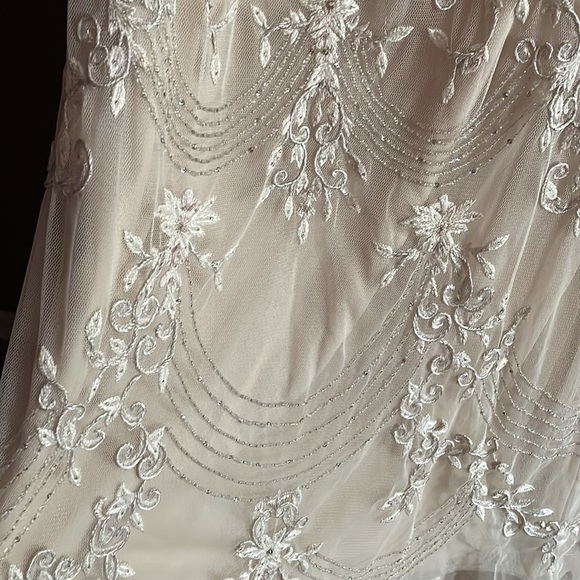 Beautiful Lazaro ivory wedding gown. - Picture 4 of 6